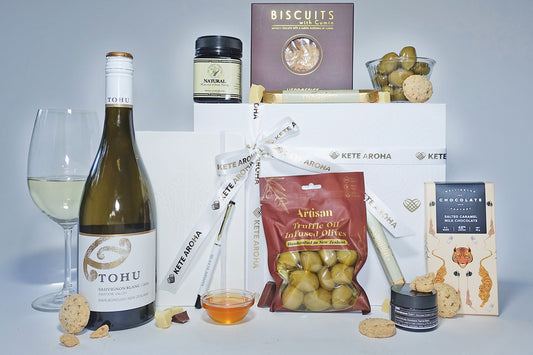 Manaaki Gift Box (white)